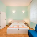Pensión Aurora 3*