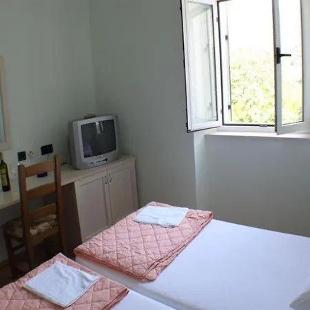 Aurora Guest house 3*