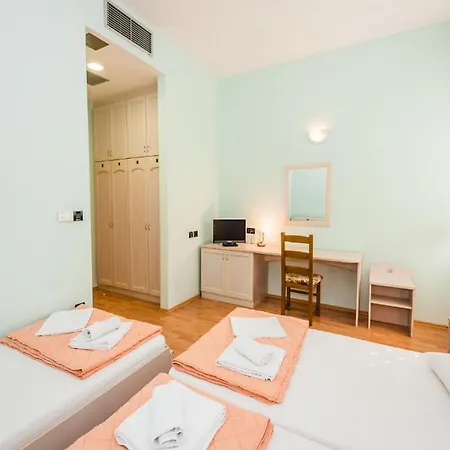 Gostinjska kuća Aurora 3*